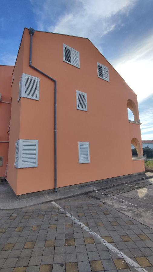Apartments Mediterranean Sundance Водице Екстер'єр фото
