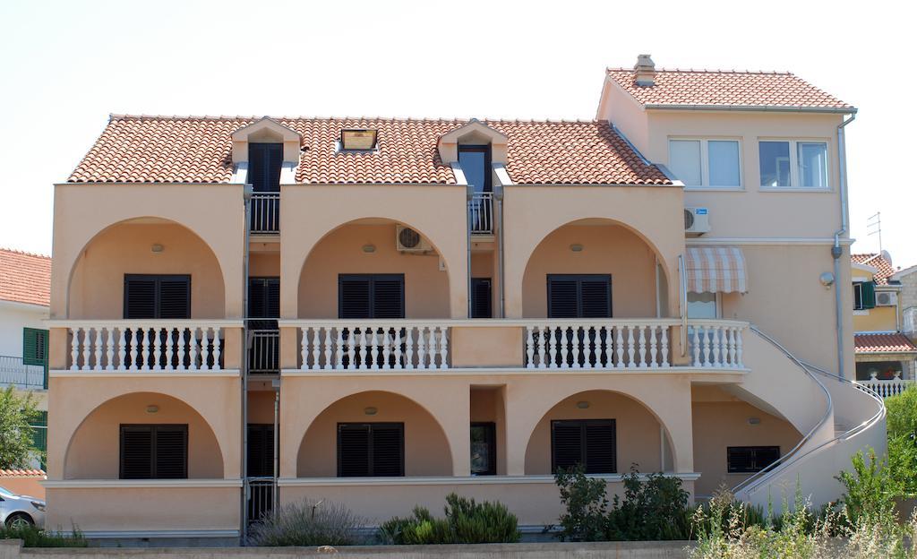 Apartments Mediterranean Sundance Водице Екстер'єр фото