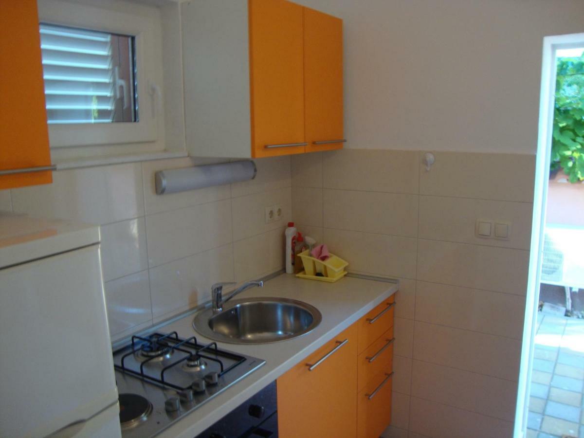 Apartments Mediterranean Sundance Водице Екстер'єр фото